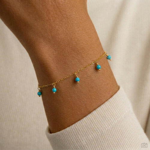 Alba Türkis-Armband von Froyé am Handgelenk getragen