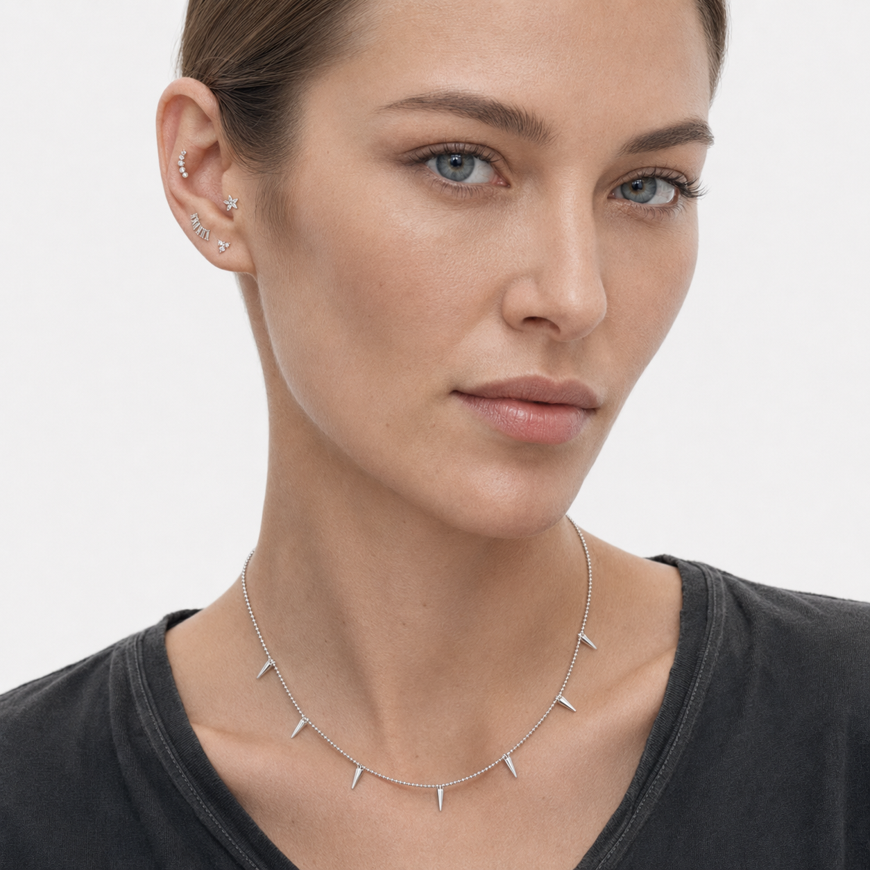 Element I Piercing-Set von Froyé als Set getragen